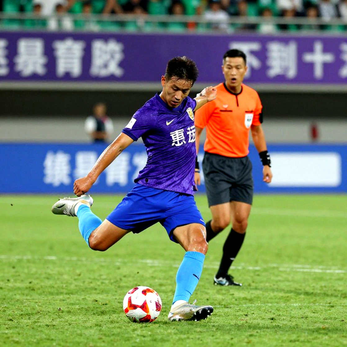 Phía sau kỳ chuyển nhượng V.League: Tiền, chấn thương và những người giữ nhịp